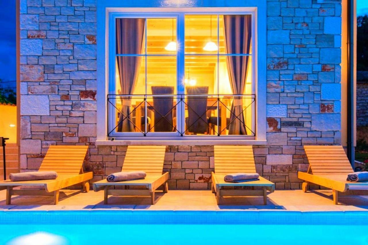 Moderne Istrische Steinvilla - 4 Sterne Mit Privatem, Beheizbaren Pool & Meerblick Kavran Exterior photo