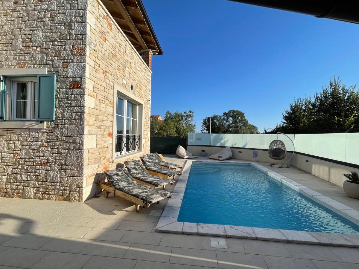 Moderne Istrische Steinvilla - 4 Sterne Mit Privatem, Beheizbaren Pool & Meerblick Kavran Exterior photo